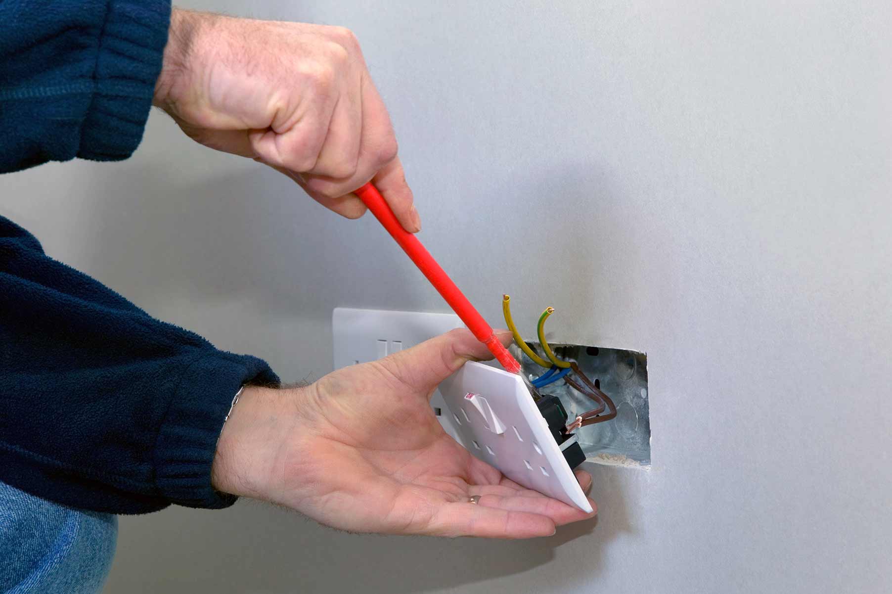 Our electricians can install plug sockets for domestic and commercial proeprties in Leigh On Sea and the local area. 